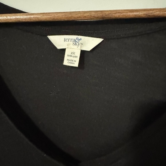 Terra & sky - Black ruffle Cap sleeves - Picture 3 of 6